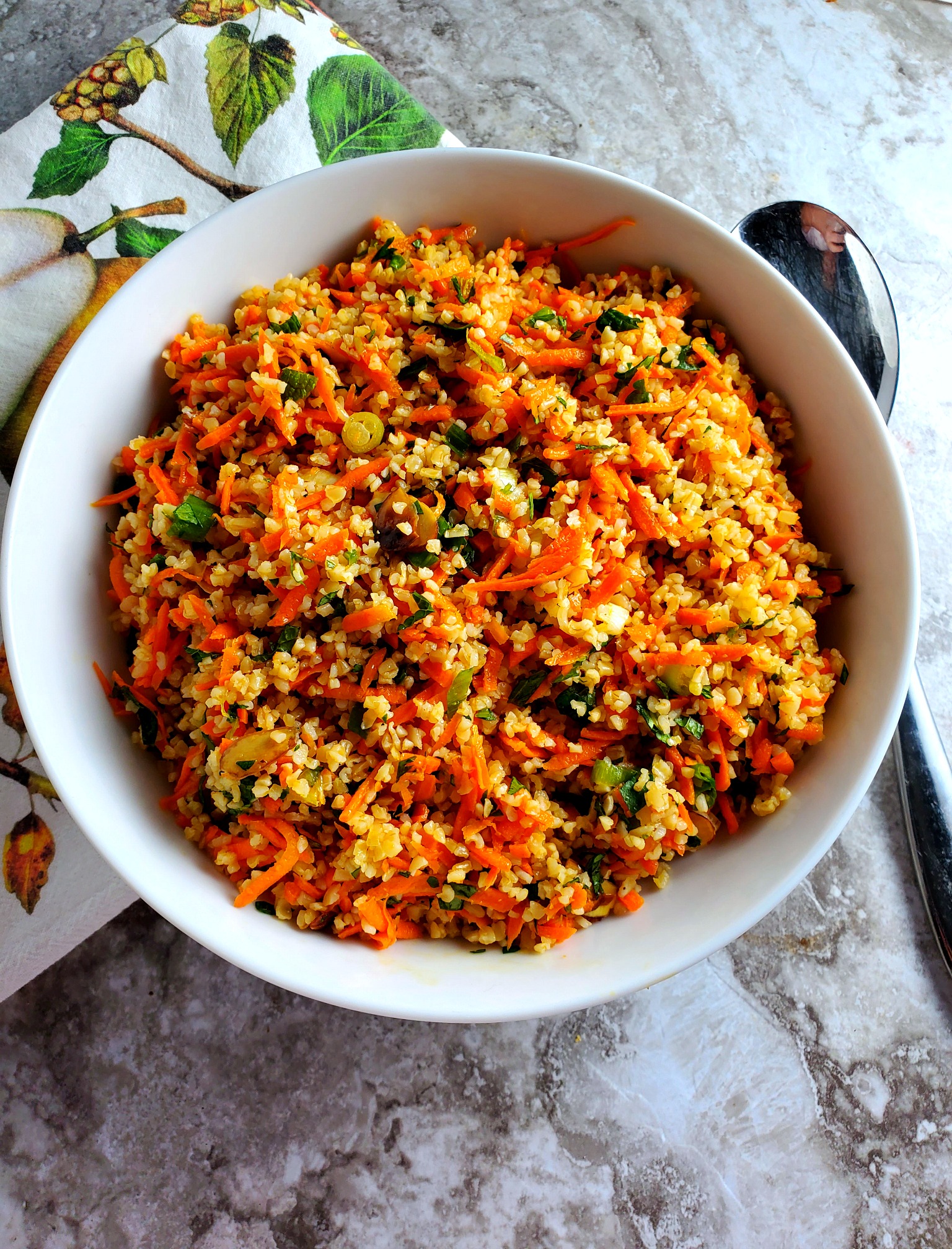 Sałatka z bulgurem i marchewką: zmniejszenie zawartości fitynianów i maksymalna zawartość karotenoidów